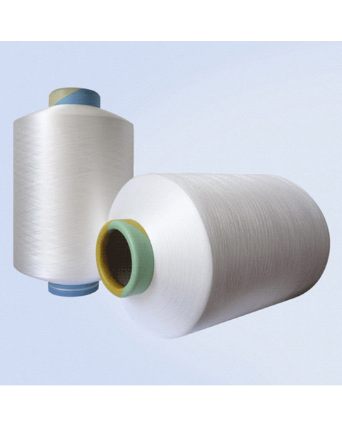 Conas a dhéantar comparáid idir cáilíocht snáth athchúrsáilte agus snáth maighdean i dtéarmaí neart, marthanacht agus uigeacht?