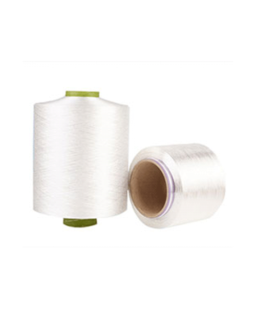 Cén tionchar a bhíonn ag uigeacht snáth DTY ar mhothú agus drape an táirge críochnaithe?